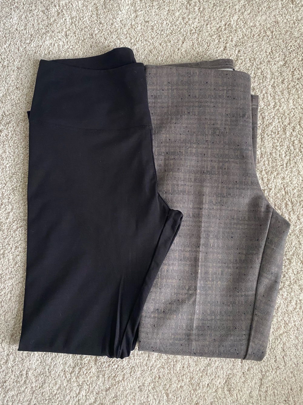 Bundle Pair of 2 Women's Black and Gray Leggings Size Medium - Picture 1 of 6